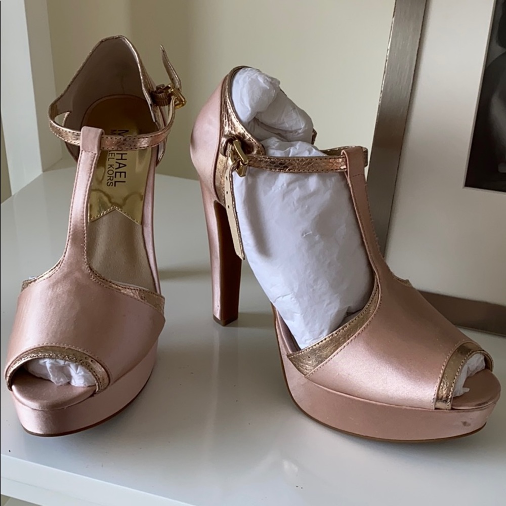 Stunning Muchael Kors Pink Satin  Heels